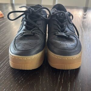 Nike AF-1’s black w/ gum sole